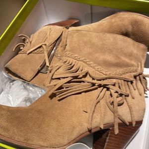 Gianni Bini fringe suede ankle boots 8.5